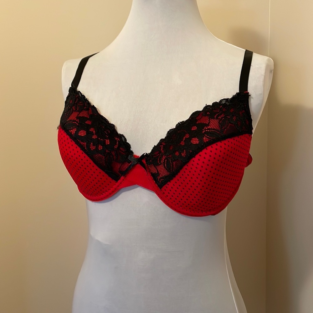 Red and Black Sexy Lace Polka dot Bra Perfect for Valentine’s day💕❤️💕❤️